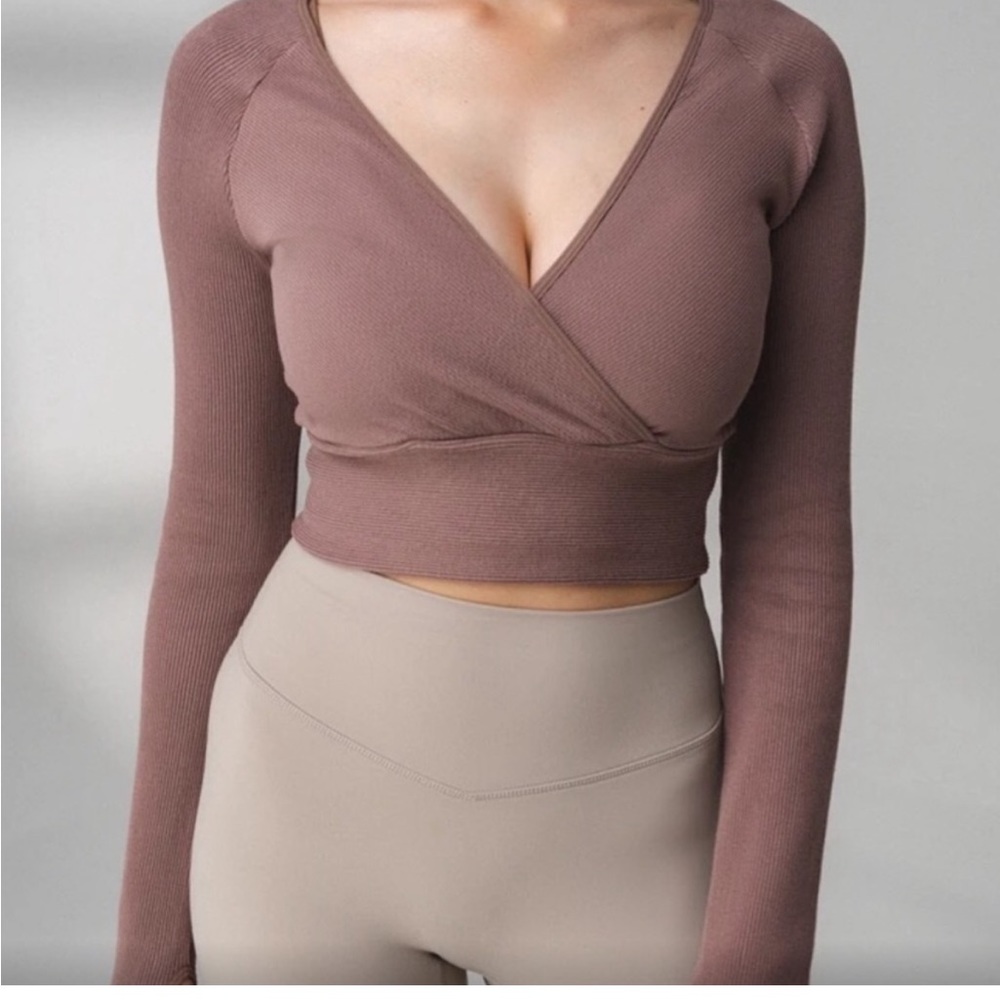 Balance Athletica- The Infinity Wrap Top
- Smoky Quartz- Medium